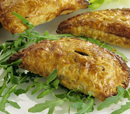Sprøde kalkunpakker med salat