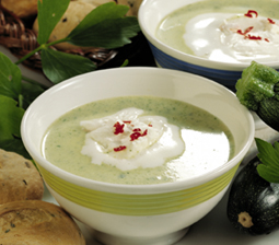 Courgettesuppe med chilifløde
