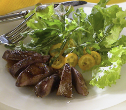 Andelever på salat med kumquats