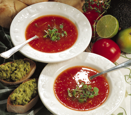 Tomatsuppe med avocadobrød