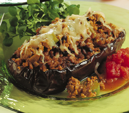 Farserede auberginer med tomatsauce og ris
