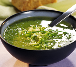 Ærtesuppe med sprød salat