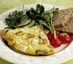 Ovn-æggekage med courgetter og feta