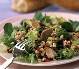 Salat med torskelever og perlebyg