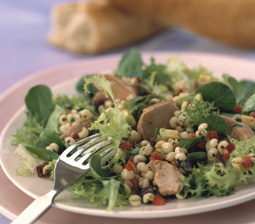 Salat af perlebyg og torskelever med citrondressing