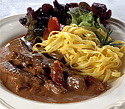 Spicy oksekødsgryde med pasta