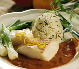 Ovnstegt fisk med peber-orangesauce