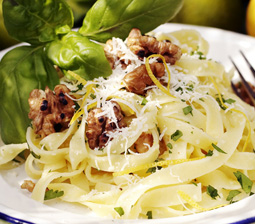 Pasta med kryddersmør og valnødder