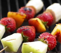 Grillede frugtspyd